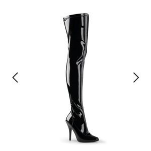 Cat woman type - shiny pleated leather like sexy boots - Size 8